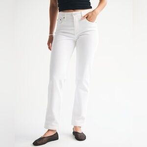 NWT Abercrombie Mid Rise 90s Straight Jean white jeans